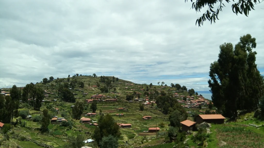Isla Taquile Vista Al Pueblo