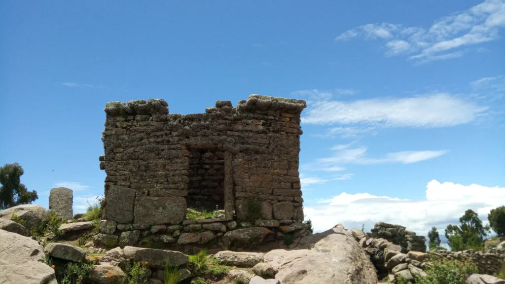 Isla Taquile Zona Arqueologica